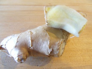 Peeled ginger and whole ginger