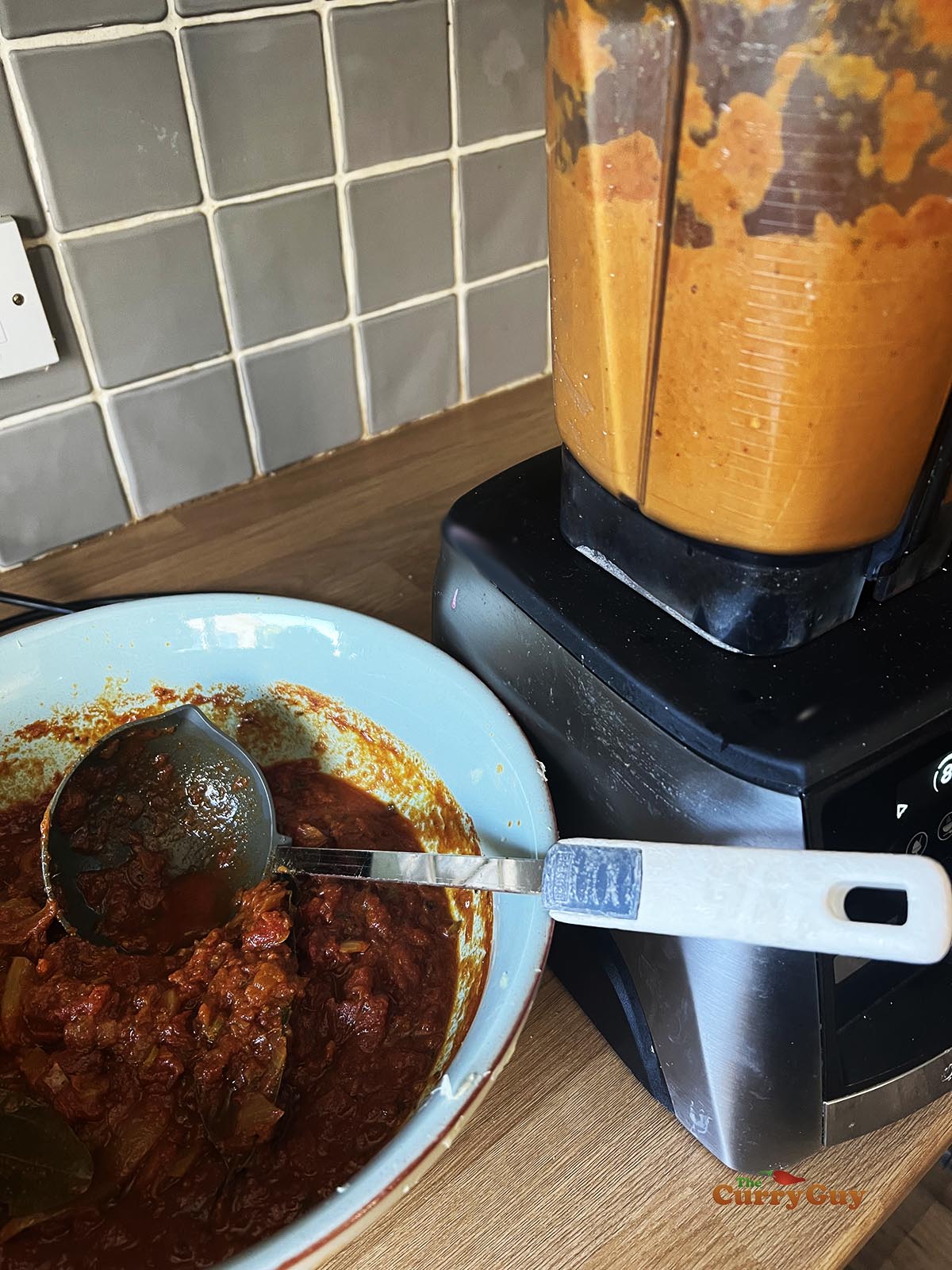 Blending the hotel style curry gravy.