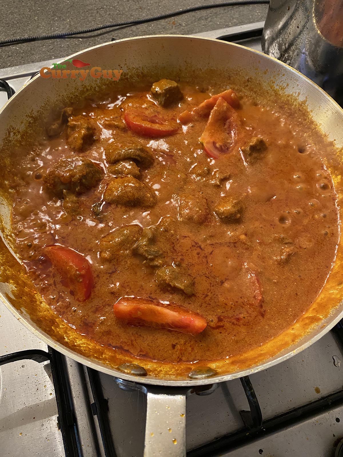 Stirring in yoghurt and tomatoe