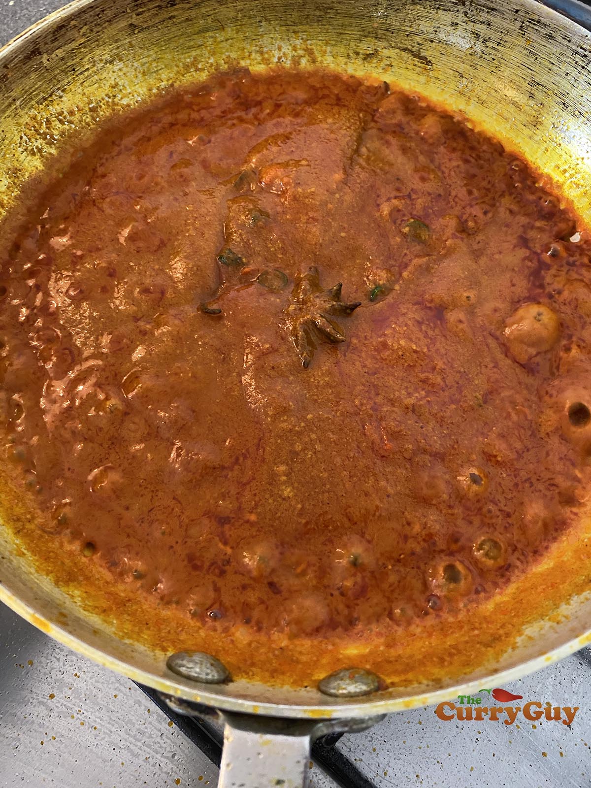 simmering vindaloo sauce
