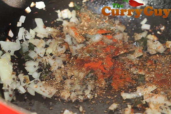 Adding garlic and ginger to lobster sauce