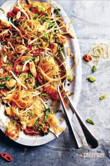 Chicken with Glass noodles stir fry on a serving plate.