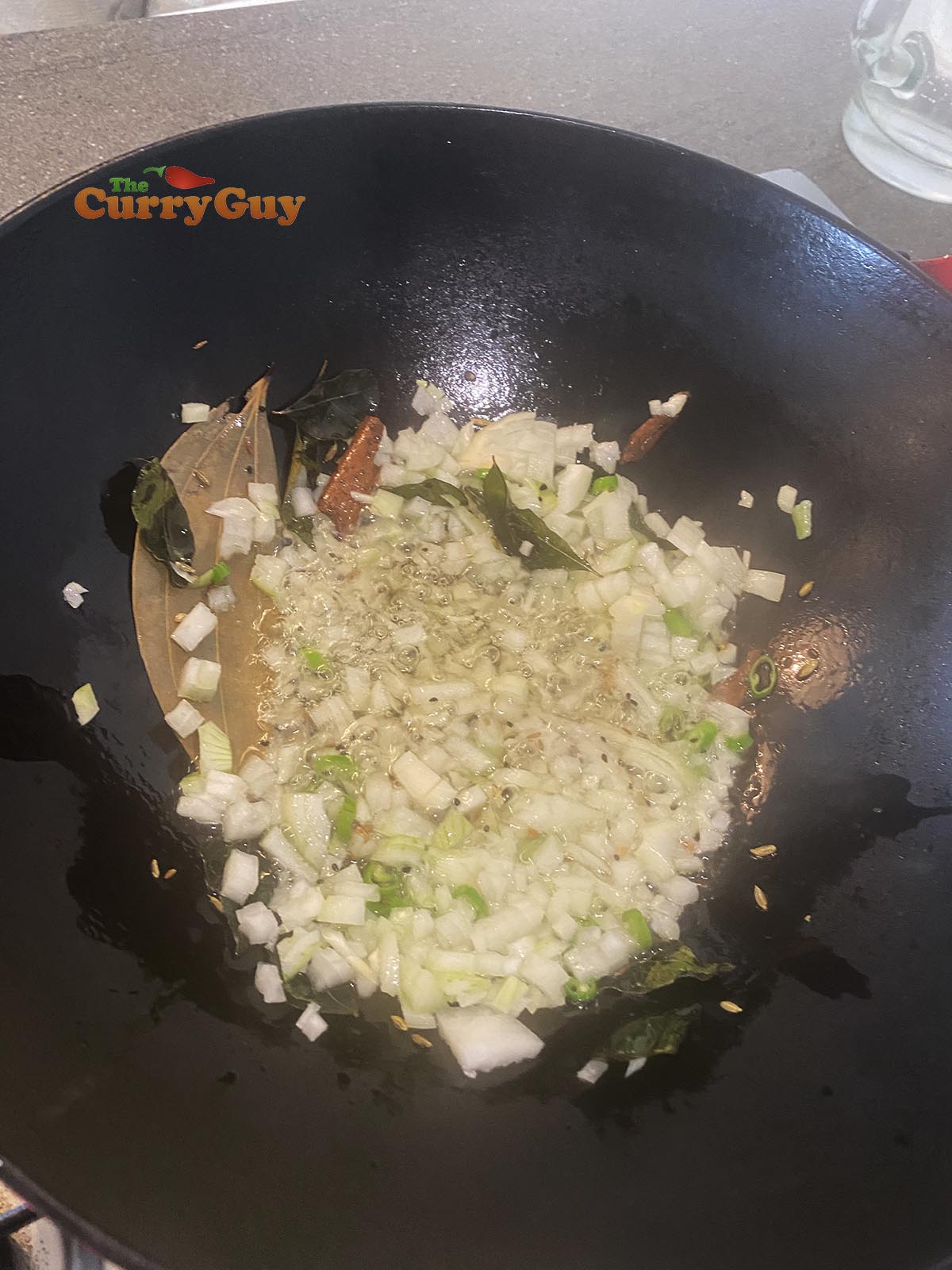 Infusing spices into the oil