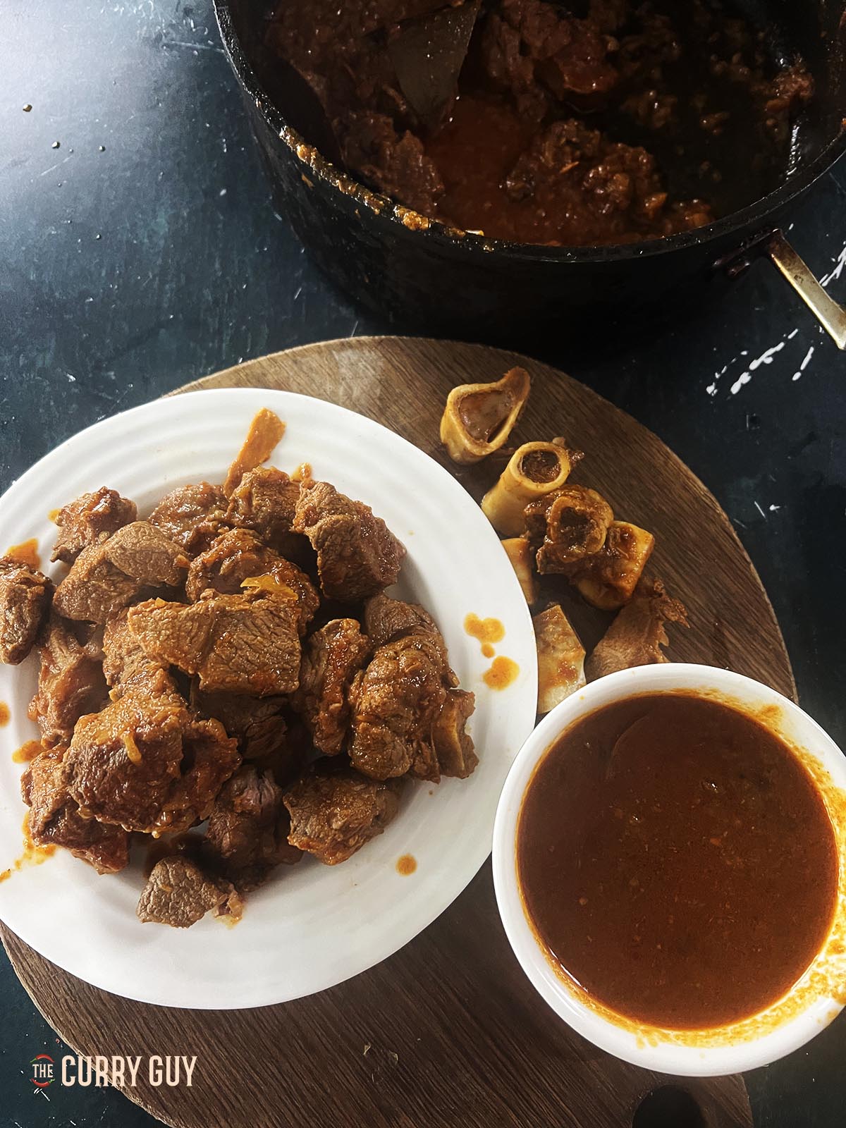 Pre-cooked meat for curries