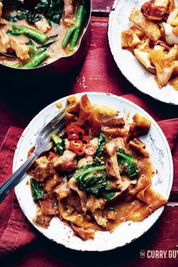 Rad Na on a serving plate at the table.