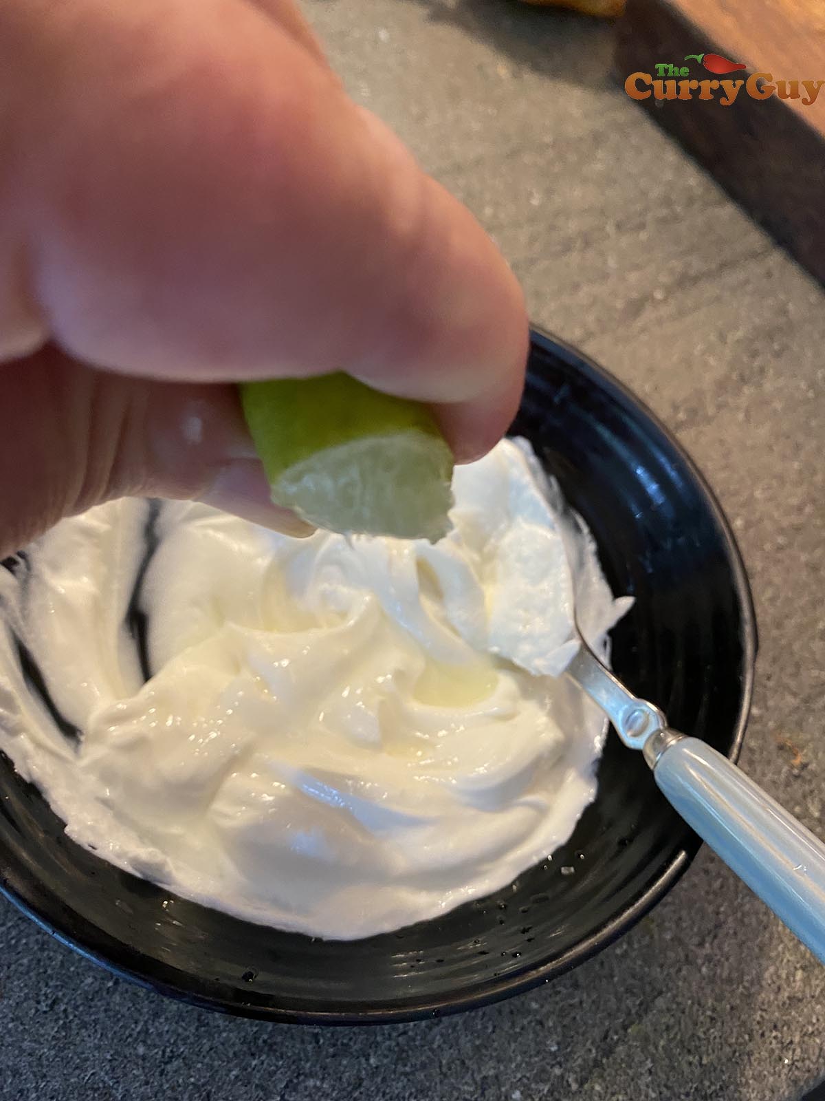 Preparing yoghurt sauce