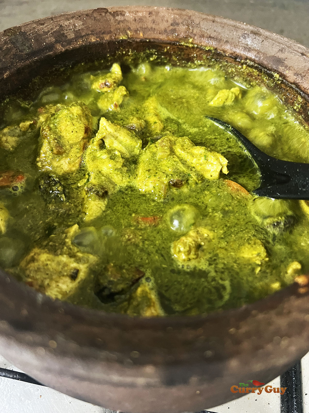 Simmering the green chilli chicken