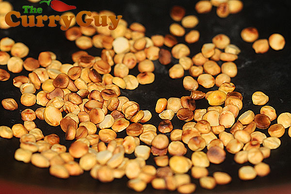 Making peanut and tamarind chutney