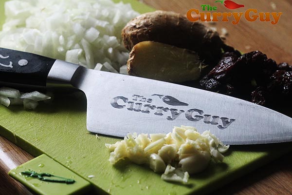 Making mango chutney