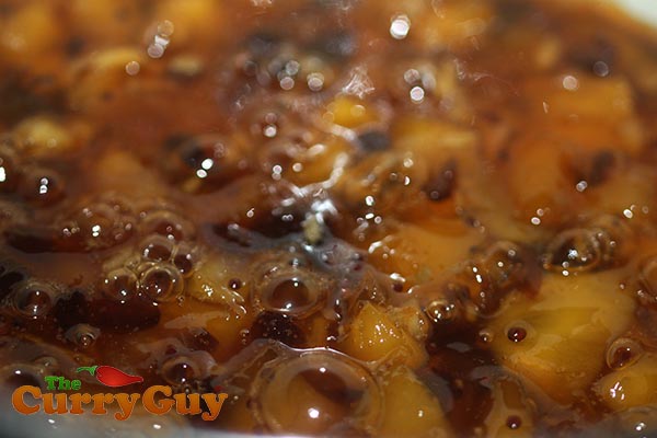 Making mango chutney