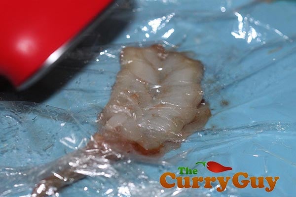 Making prawn butterfly