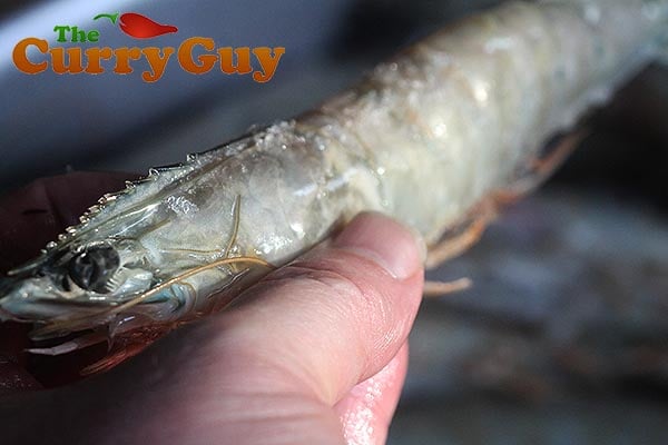 Making tandoor prawns