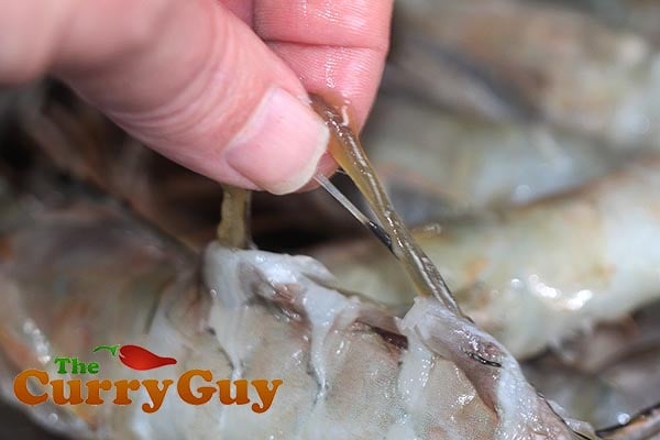Making tandoori prawns