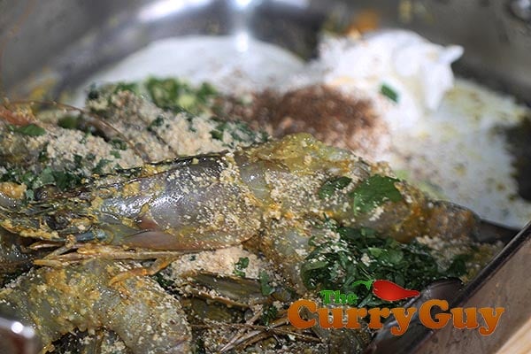 Making tandoori prawns