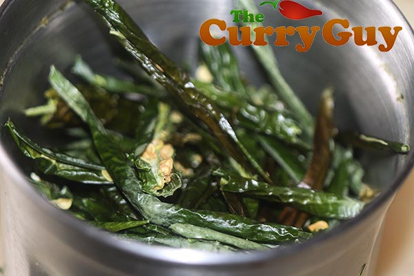 Making chilli powder