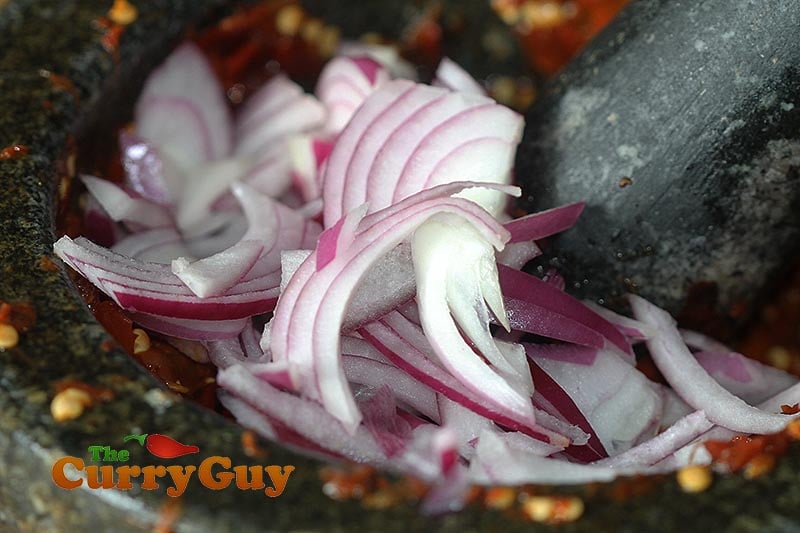 Making chilli sambol