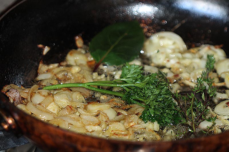 Making cauliflower gratin