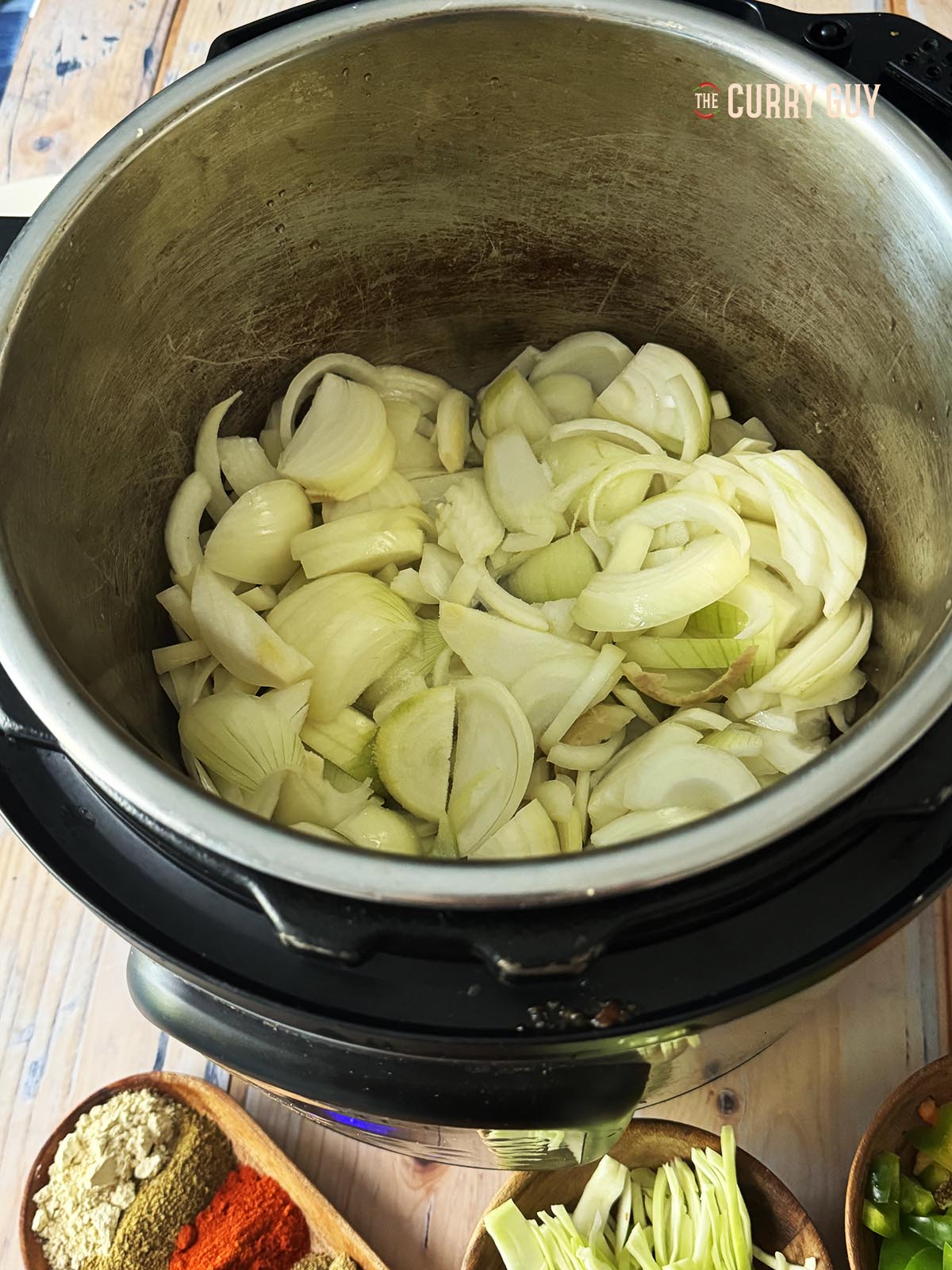 Frying onions in oil in a multi cooker.