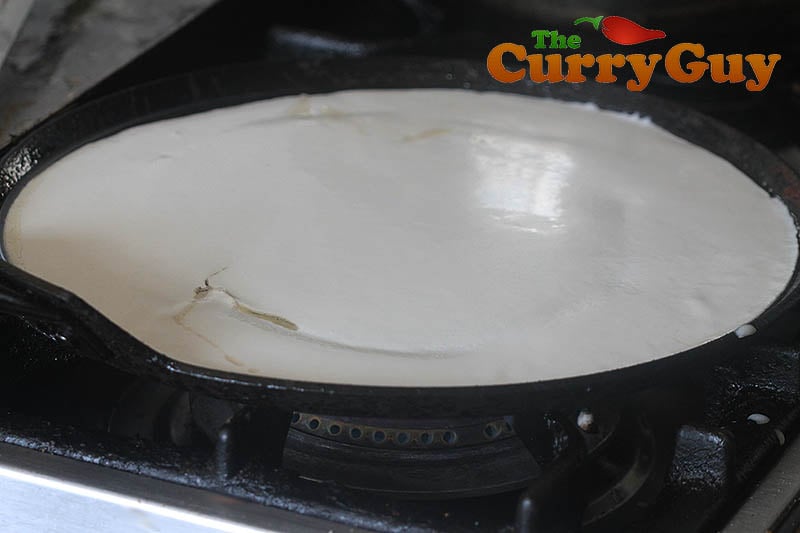 Making neer dosas