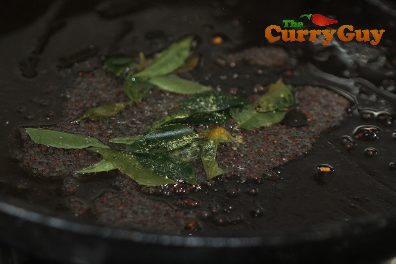 Making garlic chutney