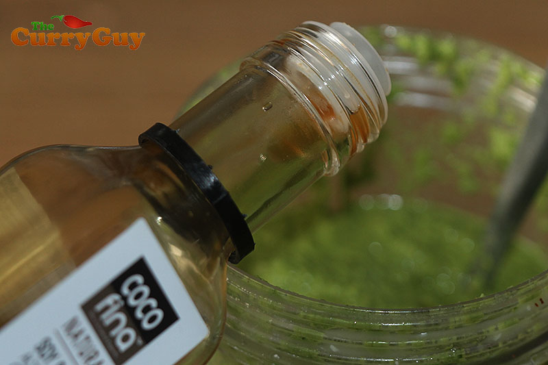 Making coriander chutney