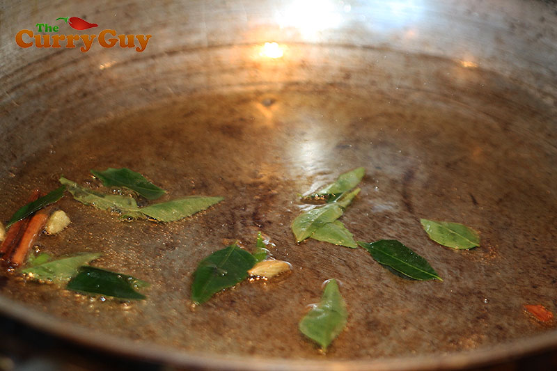 Making a korma paste or daag