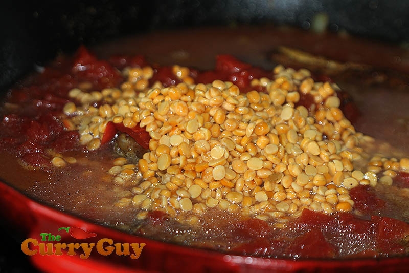 adding lentils to chana gosht sauce