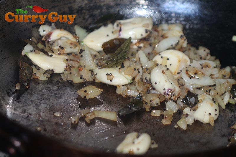 Making Coconut, tomato and chilli chutney