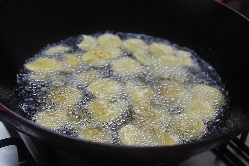 Making plantain crisps