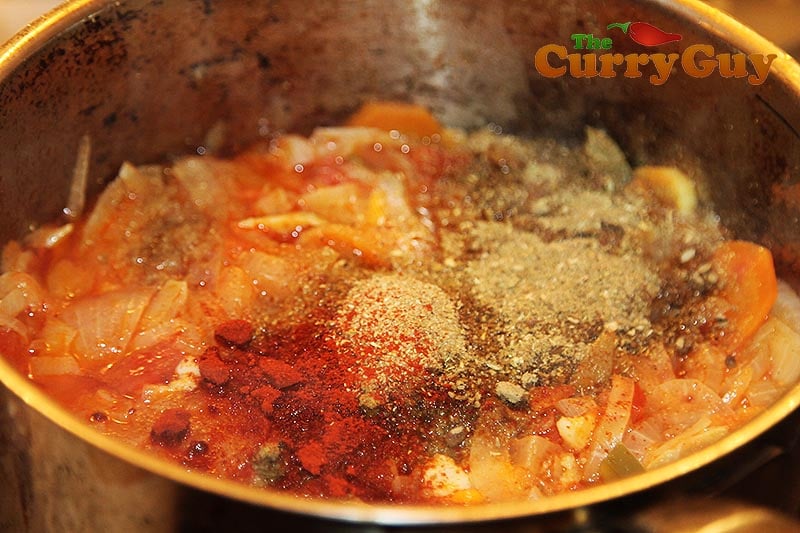 Making low calorie base curry sauce