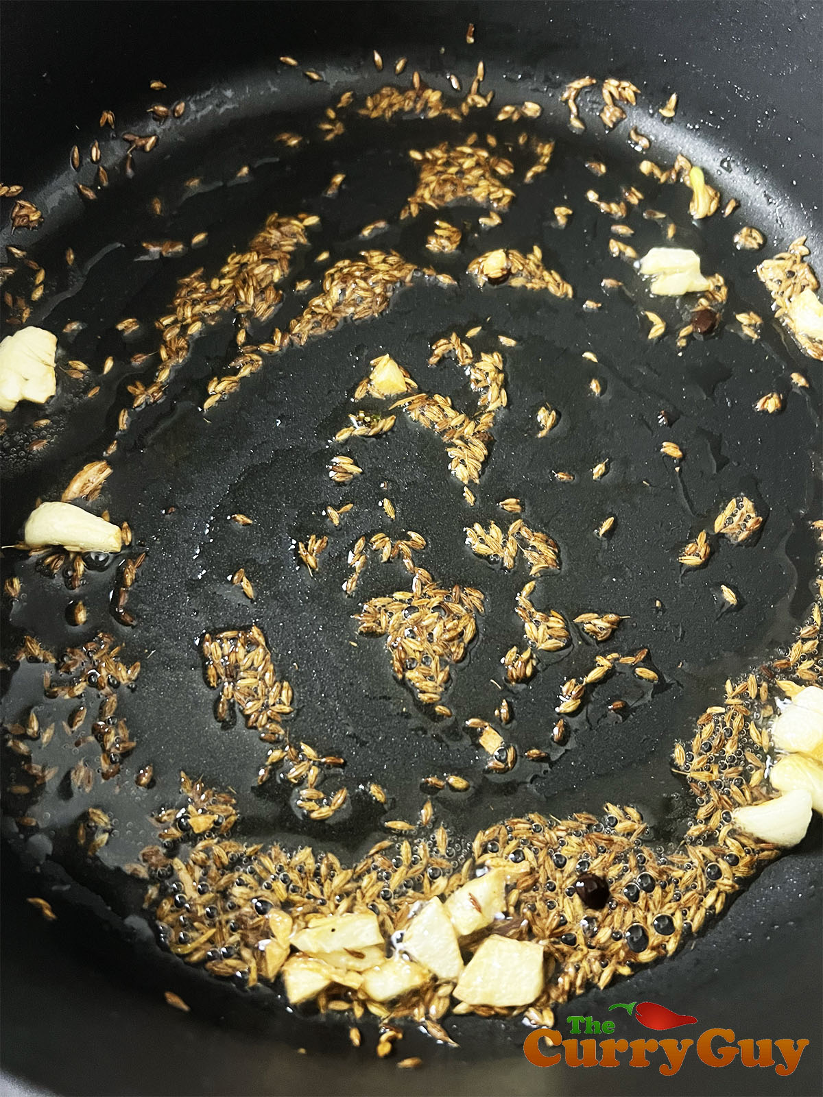 Frying cumin and garlic