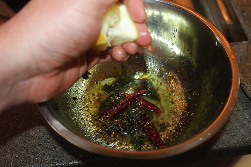 Making sprouted moong salad