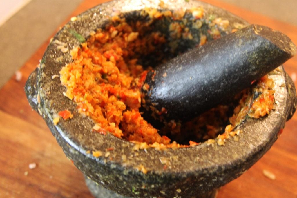 Making Thai red curry paste