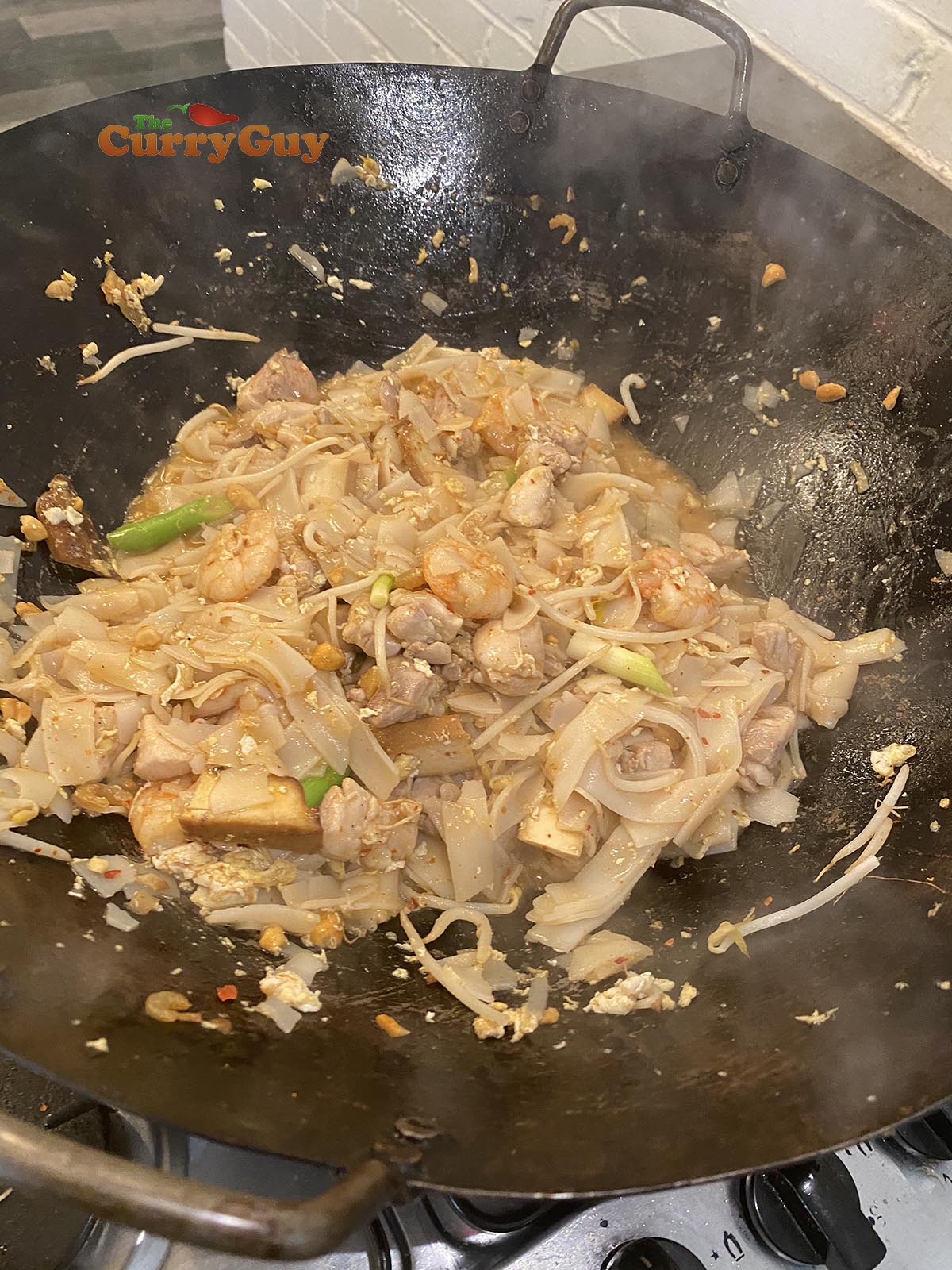 Finished pad thai
