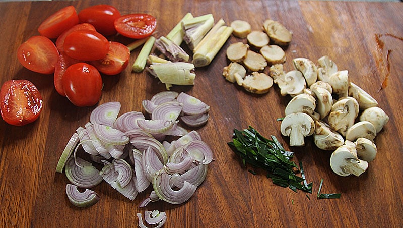 list of ingredient for Thai hot and sour soup