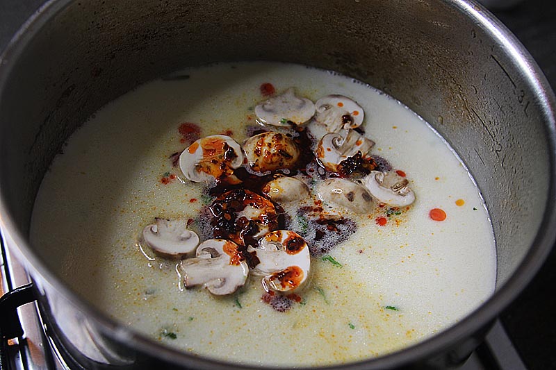 Thai tom ka gai soup
