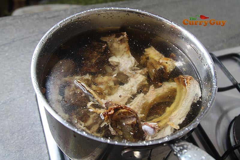 Simmering pork bones