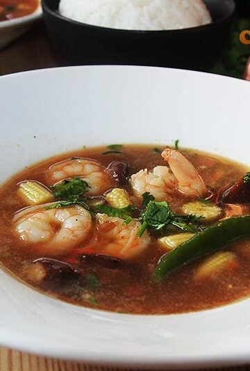 Thai hot and sour prawn soup