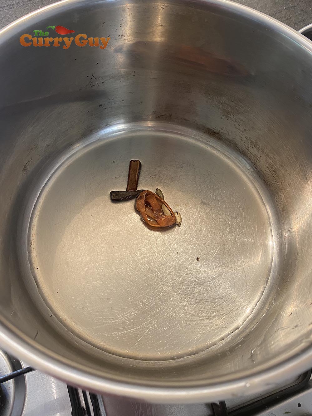 Infusing whole spices in oil