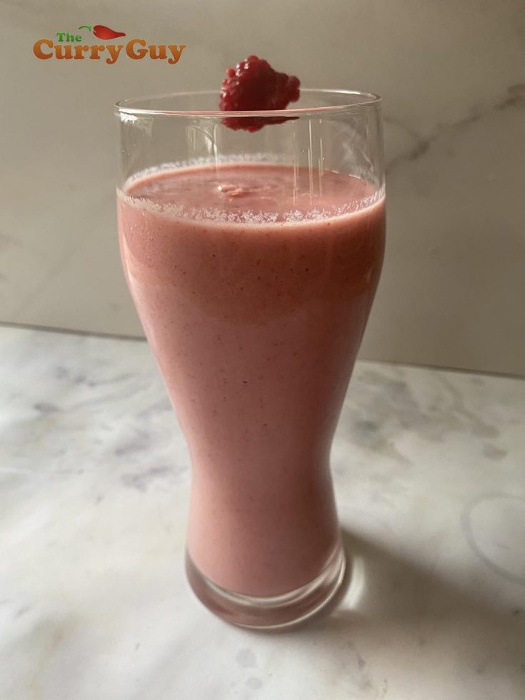 Showing the lassi in the glass