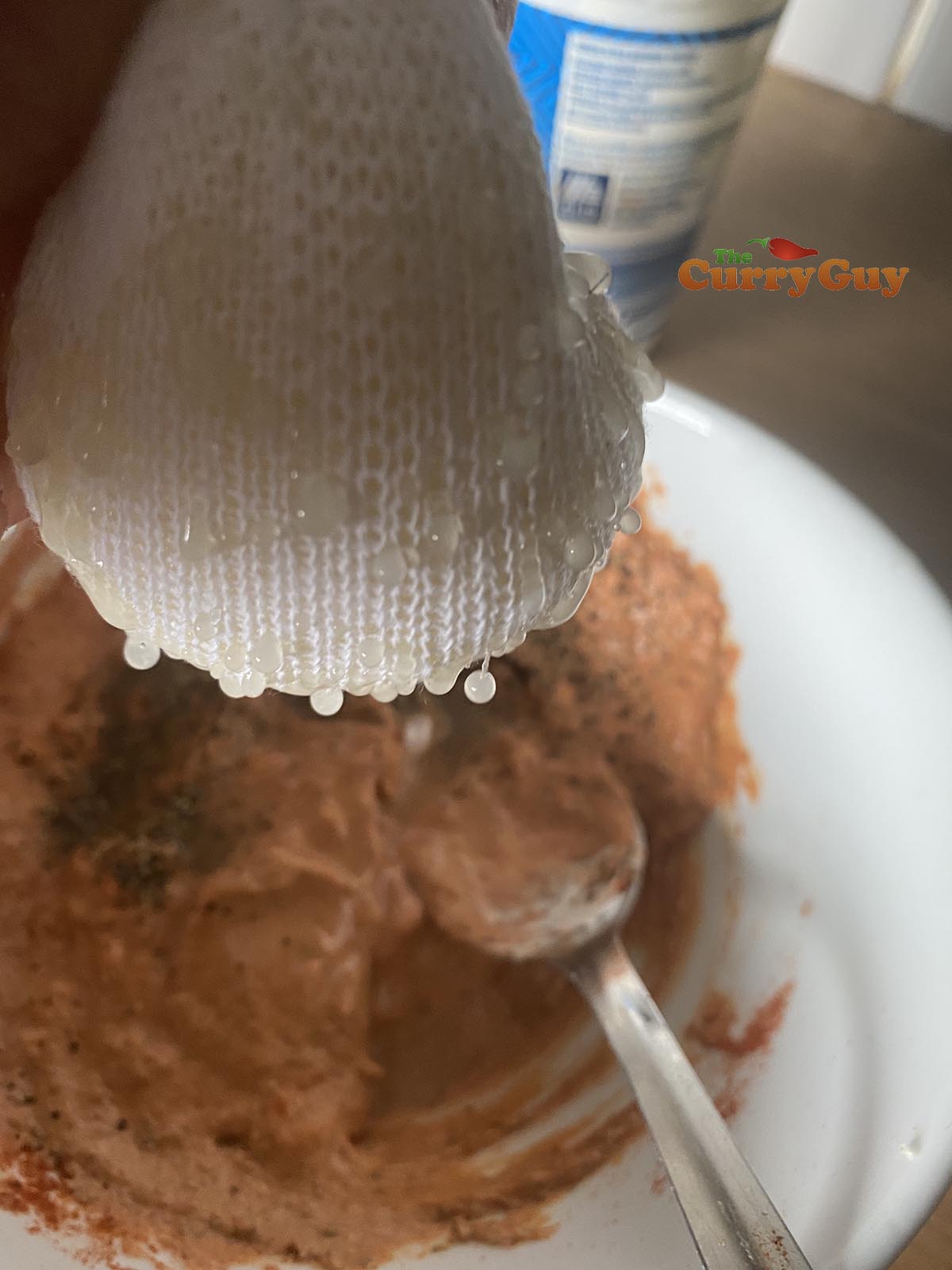 Squeezing onion juice