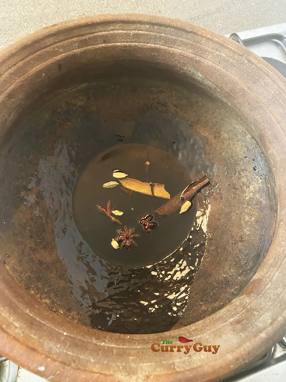 Infusing whole spices in oil