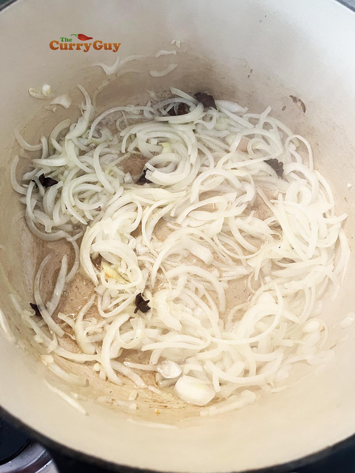 Frying star anise and sliced onions.