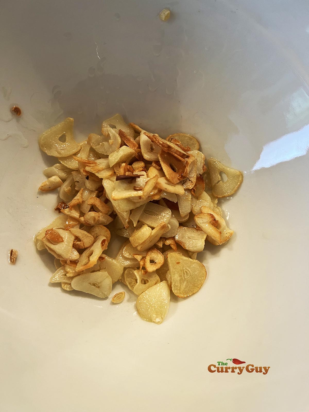 Fried golden brown garlic slivers