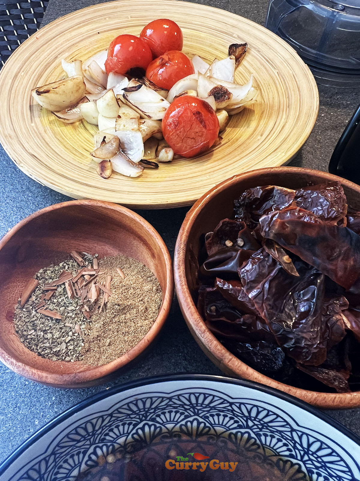 Ingredients for blended birria de res sauce