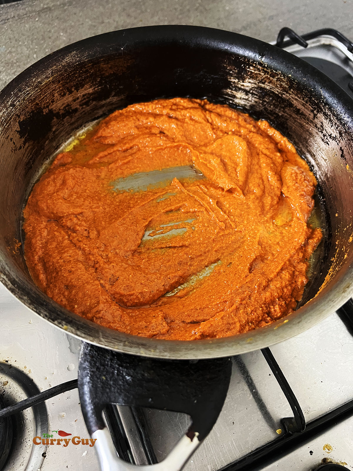 Frying the spice paste