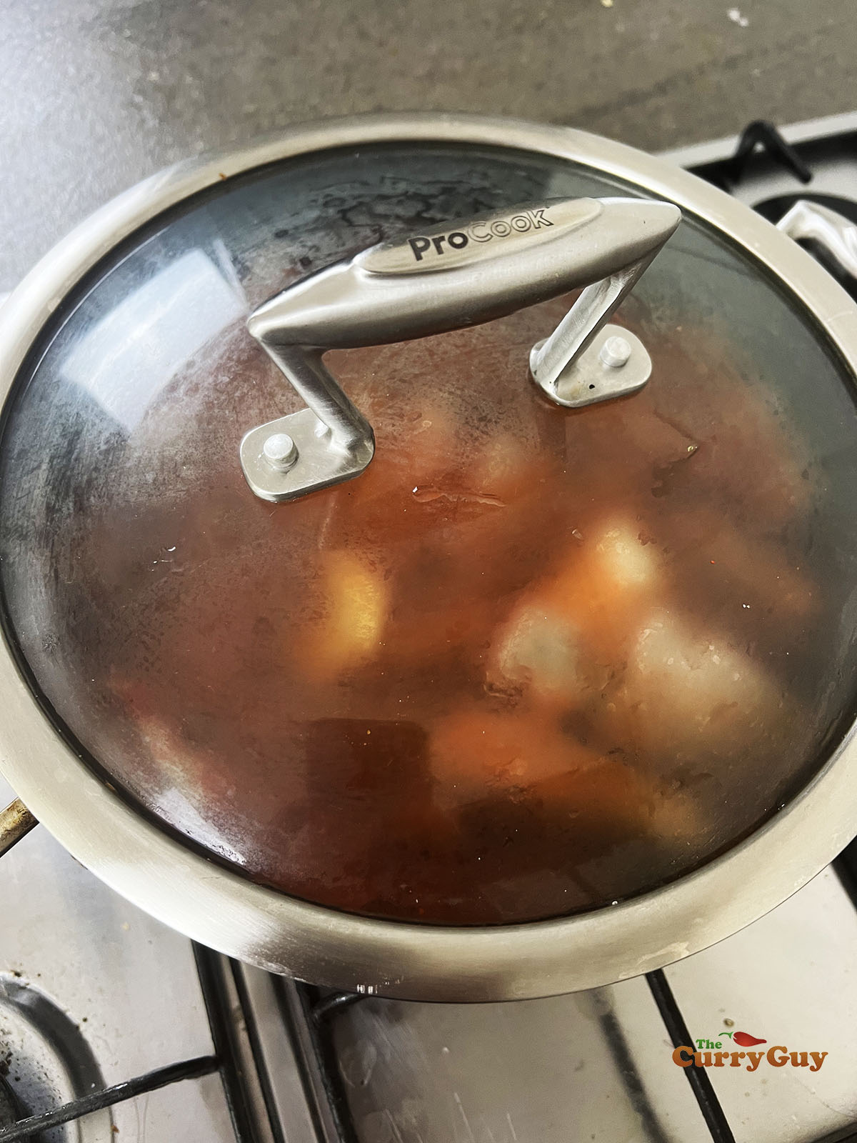 Braising the pork ribs, covered for 20 minutes.