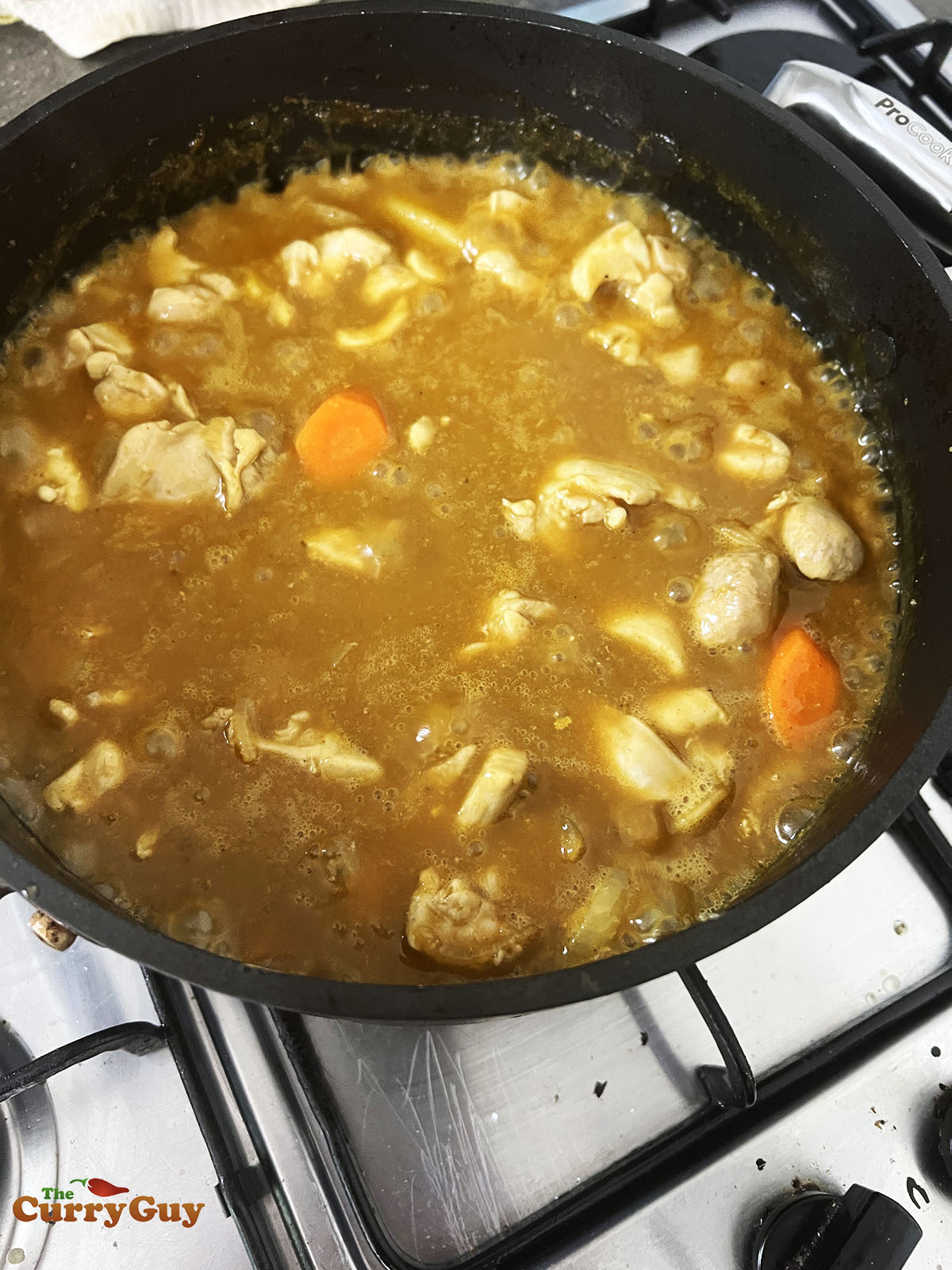 Simmering curry sauce