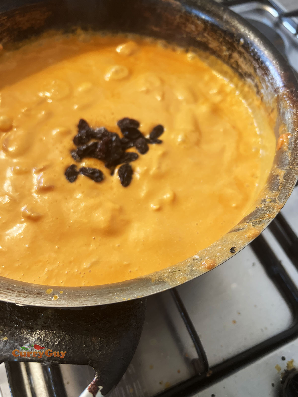 Adding raisons to the sauce