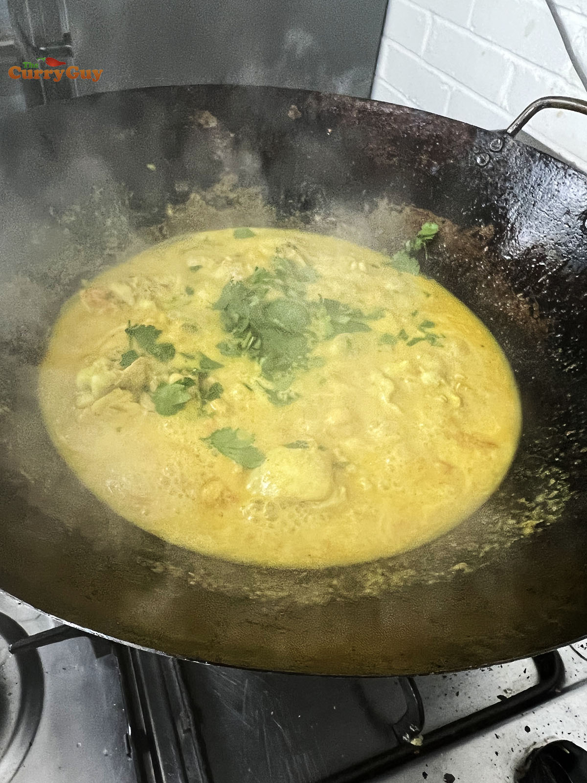 Adding yoghurt to the sauce.